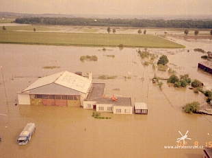 letiste Hořín, povodně 2002